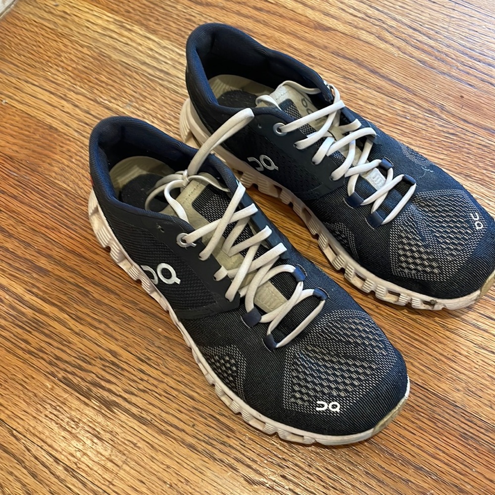 On Cloud W6 Running Shoes